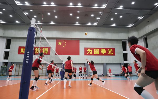 中国配资网 中国女排今出征泰国世锦赛，赵勇希望球队打出全新面貌